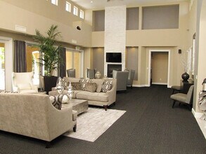 Vineyard Gate Apartments in Roseville, CA - Building Photo - Building Photo