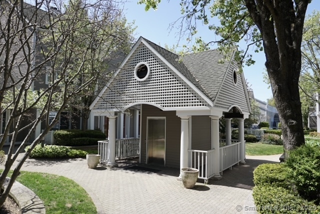 property at 453 E Putnam Ave