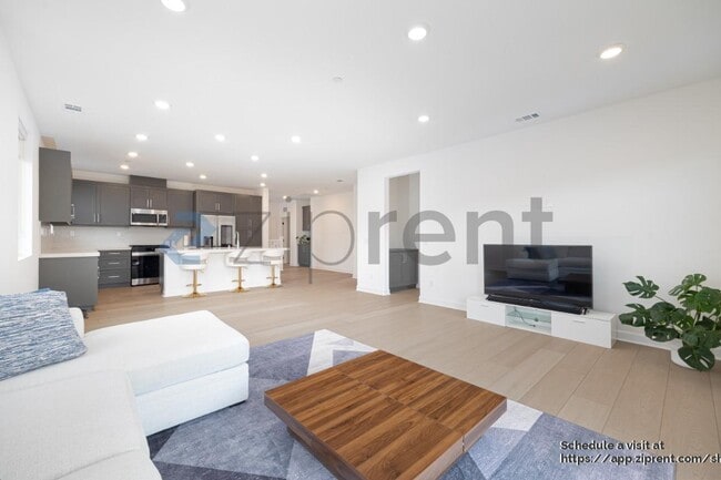 14162 Angelite Wy in San Diego, CA - Building Photo - Building Photo