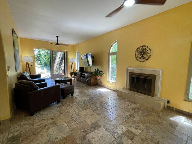 property at 592 Kaupakalua Rd