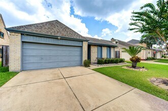 11830 Oak Meadow Dr in Stafford, TX - Building Photo - Building Photo