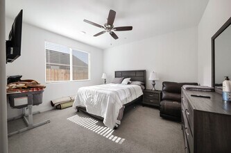 6811 Walkers Gln Ln in Bakersfield, CA - Building Photo - Building Photo