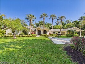 6840 Hendry Creek Dr in Ft. Myers, FL - Building Photo