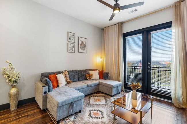 9127 Research Blvd in Austin, TX - Foto de edificio - Building Photo