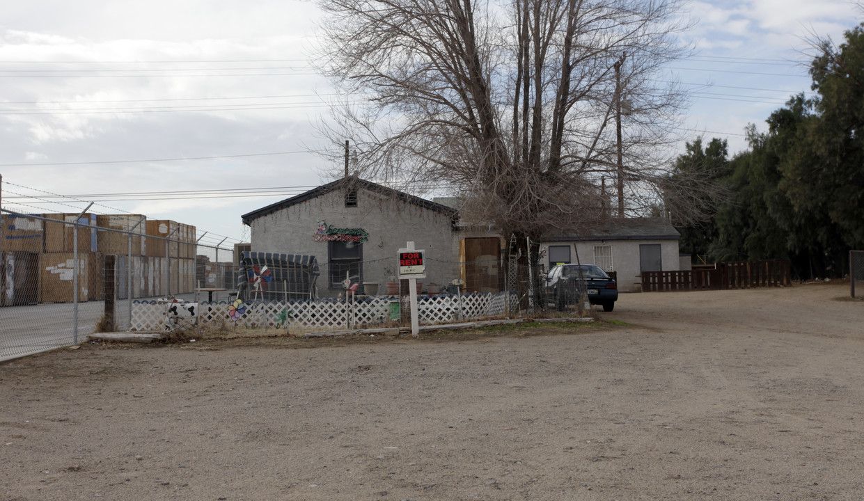 2370 E Main St in Barstow, CA - Building Photo