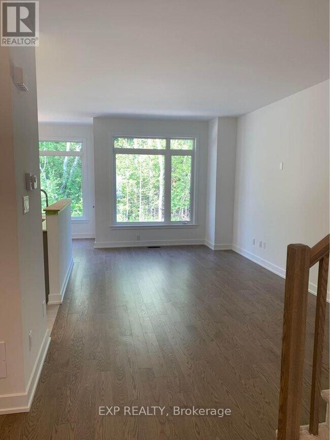 2400 Goldhawk Dr in Ottawa, ON - Building Photo - Building Photo