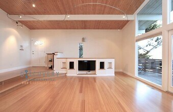 6812 Saroni Dr in Oakland, CA - Building Photo - Building Photo