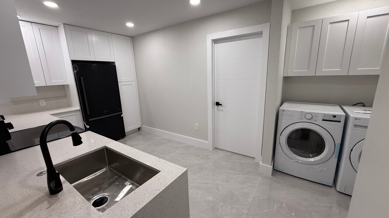 15929 SW 141st Ter in Miami, FL - Building Photo