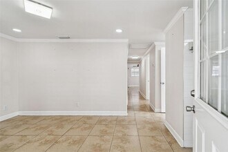 6817 N Sterling Ave in Tampa, FL - Building Photo - Building Photo