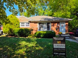 24330 Manistee St in Oak Park, MI - Building Photo