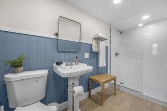 637 S Orlando Ave in Cocoa Beach, FL - Foto de edificio - Building Photo