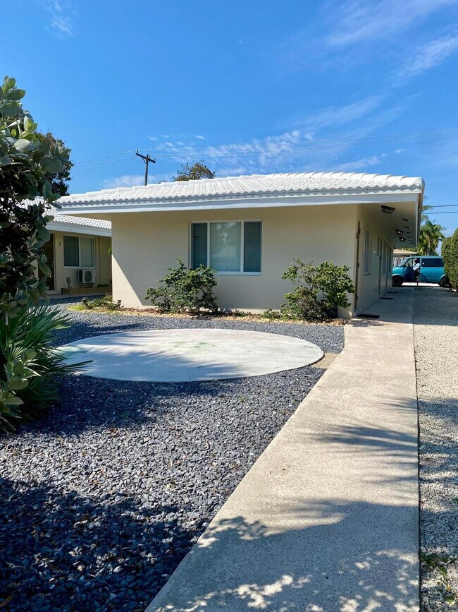 1241 NE 16th Terrace in Fort Lauderdale, FL - Foto de edificio - Building Photo