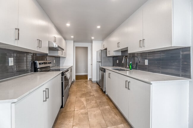 Leaside Towers in Toronto, ON - Building Photo - Interior Photo