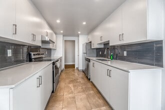 Leaside Towers in Toronto, ON - Building Photo - Interior Photo