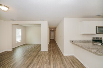 6830 N Pavilion Loop in Citrus Springs, FL - Foto de edificio - Building Photo