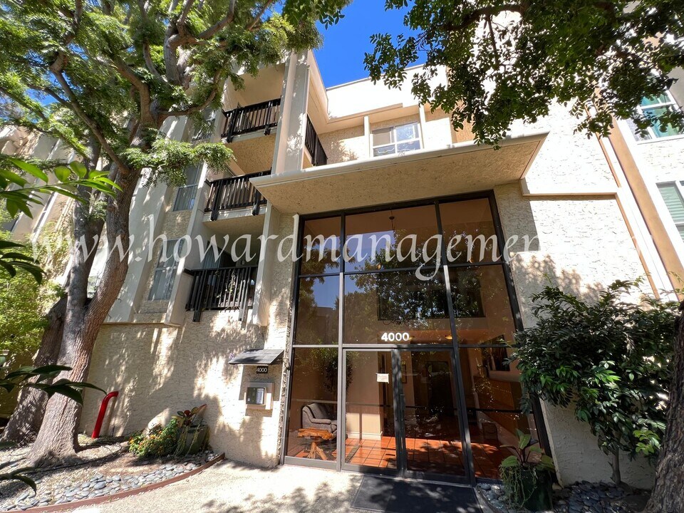 4215 Raintree Cir in Culver City, CA - Building Photo