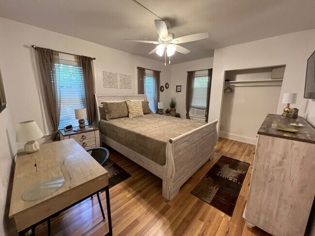 1364 Teall Ave, Unit 4 in Syracuse, NY - Foto de edificio - Building Photo