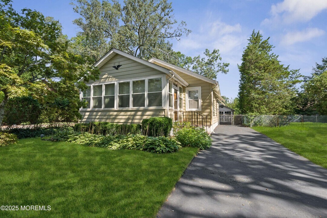 712 Radnor Ave in Pine Beach, NJ - Building Photo