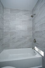 17078 Oak Grove Ln in New Caney, TX - Foto de edificio - Building Photo