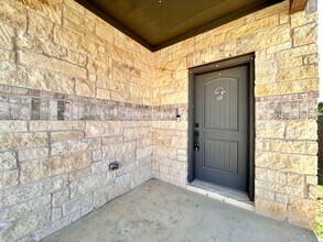 404 Foresail Rd in Leander, TX - Building Photo - Building Photo