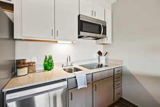 AIRE MSP Apartments in Bloomington, MN - Foto de edificio - Building Photo
