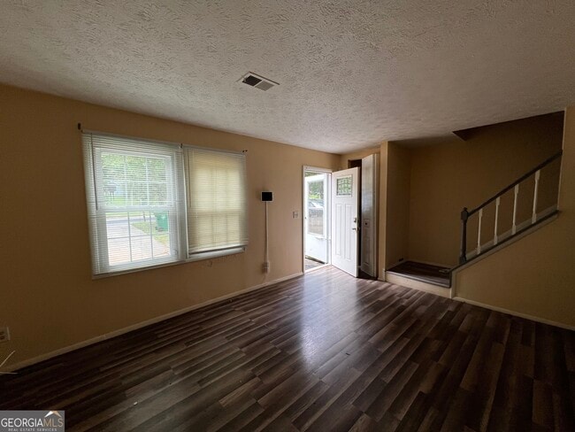 5557 Marbut Rd in Lithonia, GA - Building Photo - Building Photo