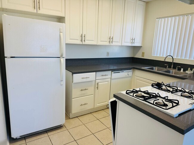 16691 Tunstall Ln in Huntington Beach, CA - Building Photo - Building Photo