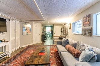 3021 N Davlin Ct, Unit Garden Unit in Chicago, IL - Building Photo - Building Photo