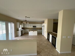 807 Via Bahia in San Marcos, CA - Building Photo - Building Photo