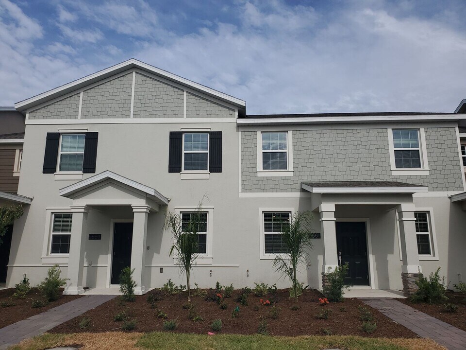 5661 Quiet Palm Lp in St. Cloud, FL - Building Photo