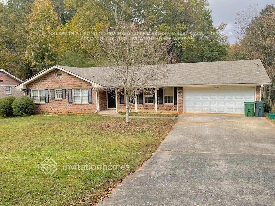 5295 Corinth Cir in Stone Mountain, GA - Building Photo