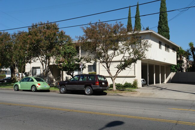 12425 Magnolia Blvd in Valley Village, CA - Building Photo - Building Photo