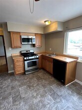 21706 E 11 Mile Rd in St. Clair Shores, MI - Building Photo - Building Photo