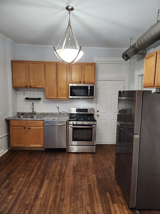 2609 W Thomas St, Unit 2R in Chicago, IL - Foto de edificio - Building Photo