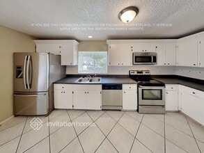11830 Hickorynut Dr in Tampa, FL - Foto de edificio - Building Photo