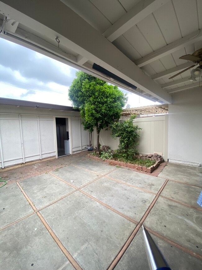 17236 Nisson Rd in Tustin, CA - Foto de edificio - Building Photo