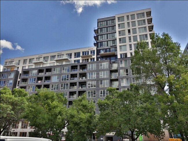 700 Rue St-Paul Ouest in Montréal, QC - Building Photo - Building Photo