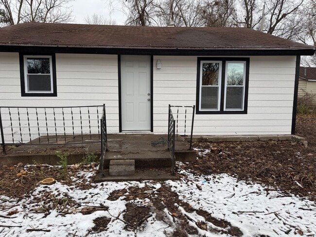 1949 Beck St in Manhattan, KS - Building Photo - Building Photo