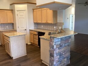 17552 Zinc Dr in Edmond, OK - Building Photo - Building Photo