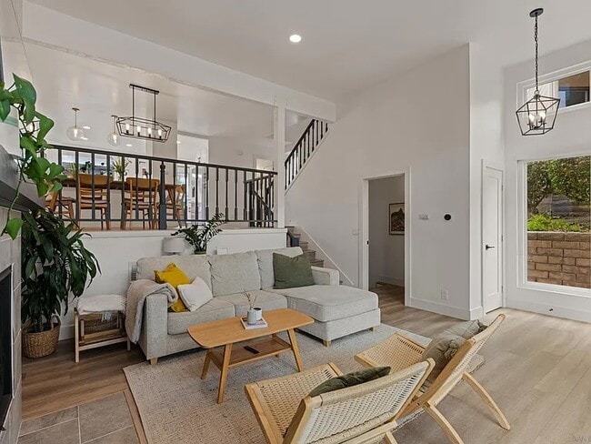 2510 Woodlands Way in Oceanside, CA - Foto de edificio - Building Photo