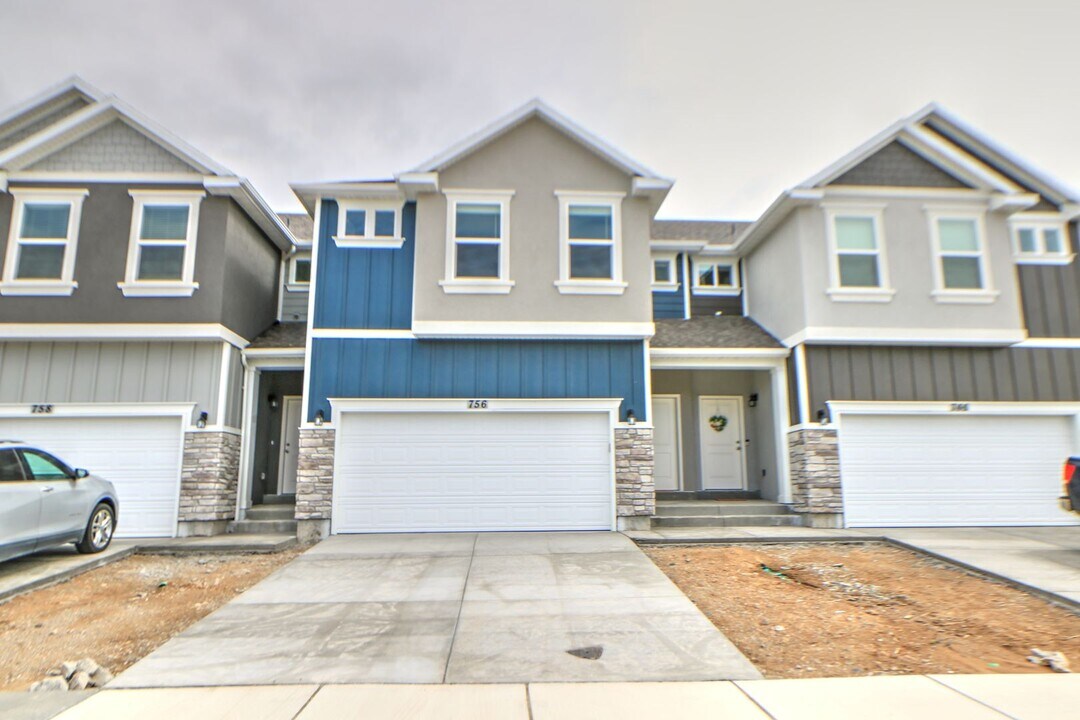 756 N Old Fort Dr in Springville, UT - Building Photo