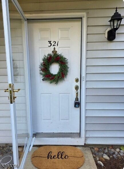 321 Sparrow Ct, Unit 14-106 in Three Bridges, NJ - Foto de edificio - Building Photo