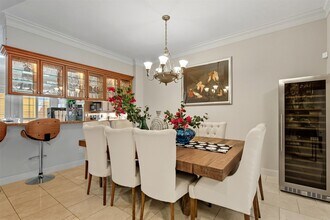 1044 Memorial Village Dr in Houston, TX - Building Photo - Building Photo