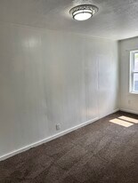 211 Oxford St, Unit 1st floor apt in Providence, RI - Building Photo