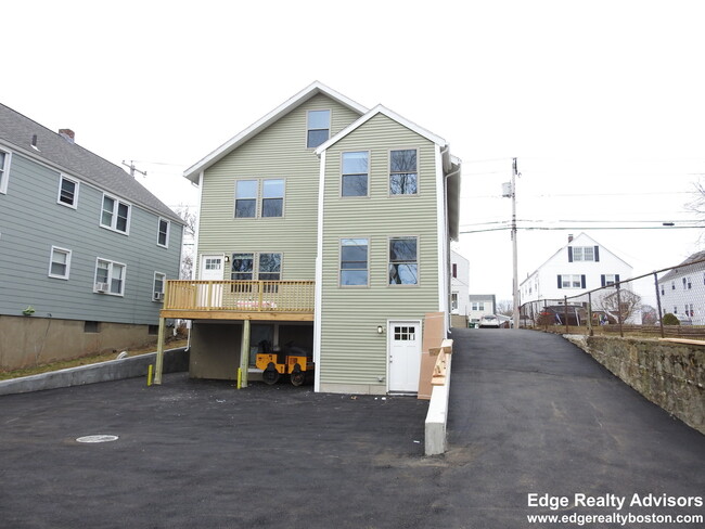 482 Fulton St, Unit R in Medford, MA - Building Photo - Building Photo