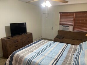 1121 SW 22nd Ave, Unit 2b in Fort Lauderdale, FL - Foto de edificio - Building Photo