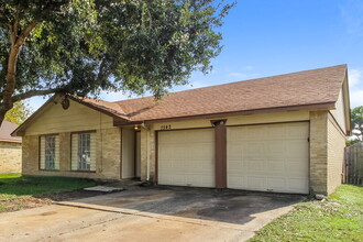 7342 Sonnet Glen Ln in Houston, TX - Foto de edificio - Building Photo