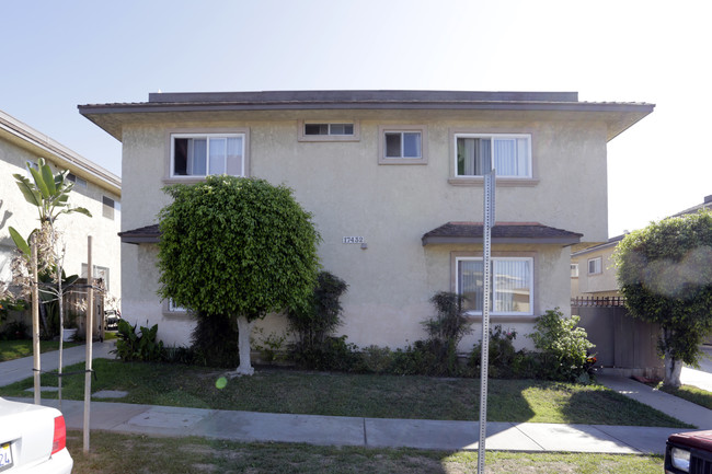 17432-17442 Keelson Ln in Huntington Beach, CA - Building Photo - Building Photo