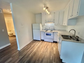 1005 Hickory Hill Ln in Nashville, TN - Building Photo