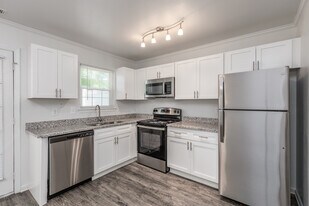 Fox Hill Village in Hampton, VA - Building Photo